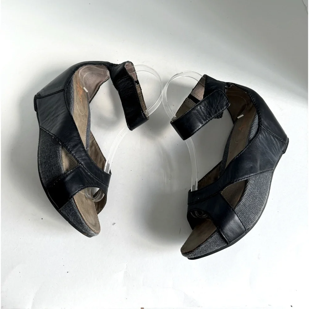 OTBT Hobart Wedge Sandals size 7.5 Black Leather Size 7.5 - Picture 4 of 13